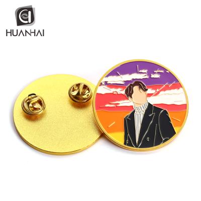 China Sweet Europe Butterfly Clutch Enamel Figure Portrait Metal Pin Button Badge Manufacturing for sale