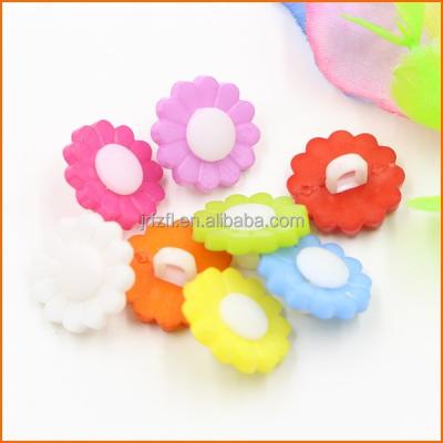 China Dry Cleaning Sunflower Shape Plastic Resin Fashion Buttons For Clothes for sale