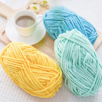 China Hot sale anti-static winter chenille bulky yarn 100g 0.68NM 3.5mm 100% crochet polyester knitted dyed fancy yarn for sale