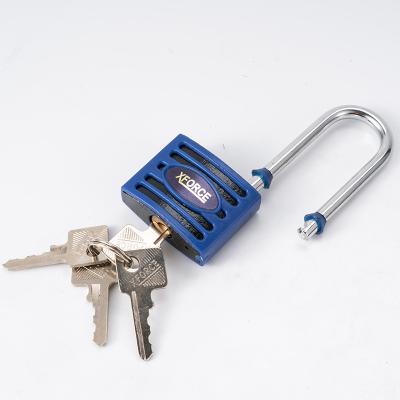 China Cerrar Direct Sales Wholesale Application Durable High Security Good Sale Apron Shell Short Beam Safety Lock Padlock Wide Iron Padlock for sale