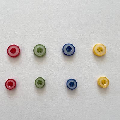 China Can be dry cleaned and four hole washable high quality and environmentally friendly resin buttons for children's round shirt buttons customized for sale