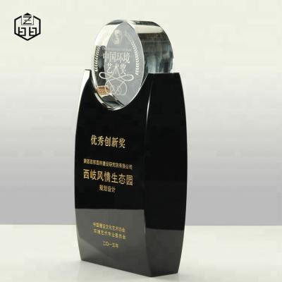 China China Wholesale Black and White Crystal Trophy Creative Engraving for sale