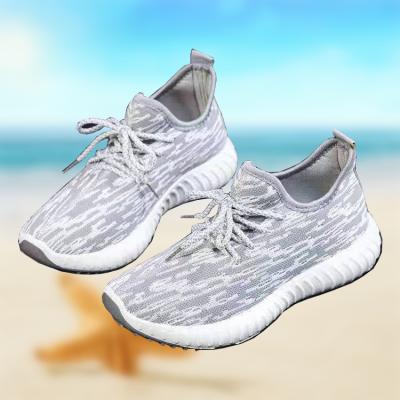 China 2021 fashion trend YeezyBreathable sports mesh shoes running shoes deodoeant berathable mesh shoes sneakers for sale