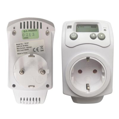 China Room Digital Plug In Temperature Humidity Controller With Rechargeable Battery for sale