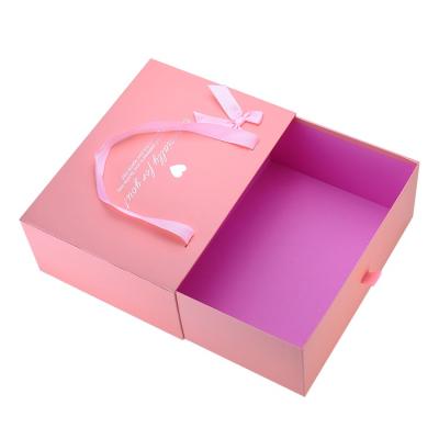 China Recyclable Packaging Custom Design Kraft Gift Box Shopping Paper Box With Logo for sale