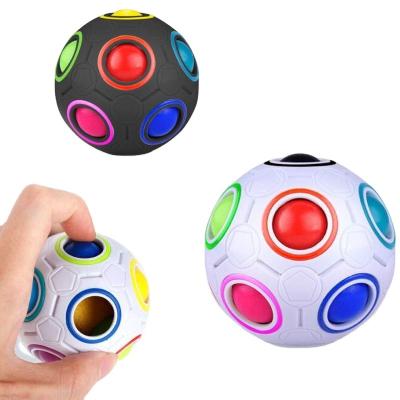 China 2021 Promotional Hot Selling High Quality Cube Toy Puzzle Fun Toy 12 Holes Magic Rainbow Ball Dolls Wiggle Toy for sale