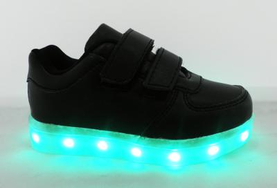 Chine La simulation populaire badine les chaussures légères de ressort de noir de chaussures avec les lumières menées à vendre