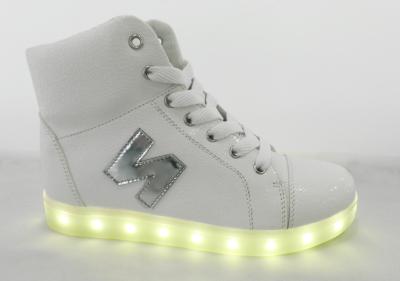 Chine Chaussures de sport intelligentes Hightop populaires pour les chaussures légères menées noires blanches des hommes à vendre