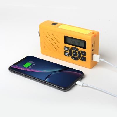 China Emergency Emergency Multifunctional Flashlight Radio Dynamo Charging With 2000mAh Power Bank for sale