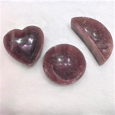 China Wholesale Europe Natural Polished Hand Carved Crystal Bowl Reiki Strawberry Quartz Heart Bowl For Decoration for sale