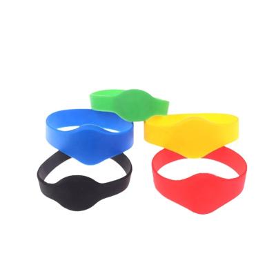 China Waterproof / Waterproof RFID Wristband 13.56Mhz Smart NFC Read Only Chip Tag 1K S50 Access Control Key Badge ISO14443 Wristband for sale