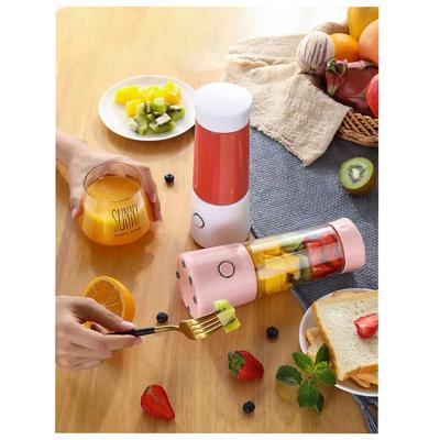 China Multifunctional High Quality Rechargable Machine 400ml 410ml Mini Fruit Juicer Machine 6 Blades USB Hand Smoothie Blender Electric Portable Juicer for sale