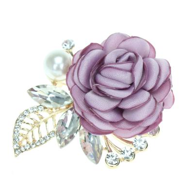 China Hot Selling Vintage Pearl Classic Metal Flower Lapel Pin Zinc Alloy for sale