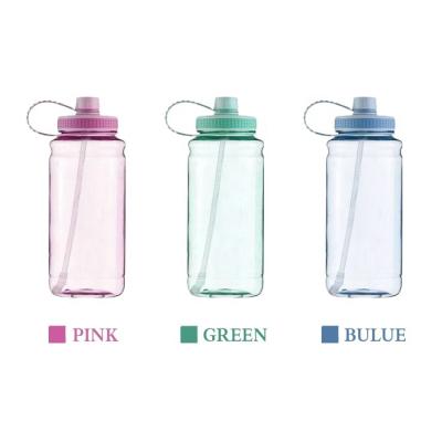 China Large Capacity Sustainable Sports Water Bottle Drinkware BPA Tritan Plastic Free Water Bottle With Handle And Straw for sale