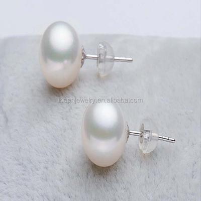 China Latest Jewelry Fashionable Design Hot White Pearl Earrings for sale