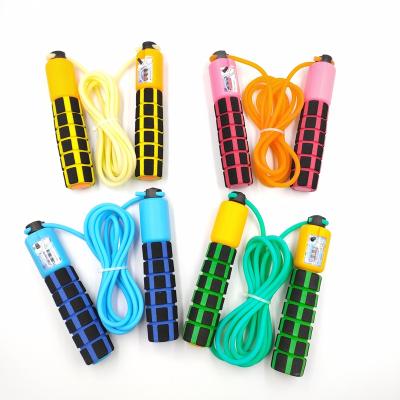 China Professional Sports Durable Fitness Adjustable Lose Weight Sponge Handle Counting Skipping Rope Jump Rope for sale