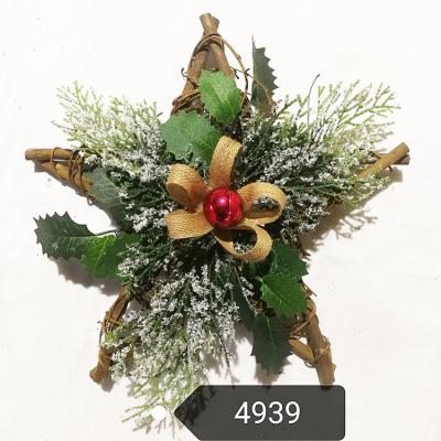 China Fashional Artificial Wreath Christmas Decoration with Artificial Christmas Bell Flowers Wreath for Home Wall Decoration for sale