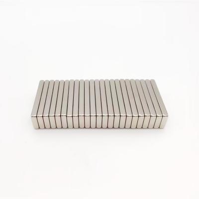 China Industrial Magnet NdFeB Round Magnet N52 F30*10*3M4 for sale