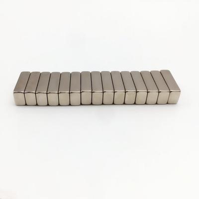 China Industrial Magnet NdFeB Round Magnet N52 F15*6*4 for sale