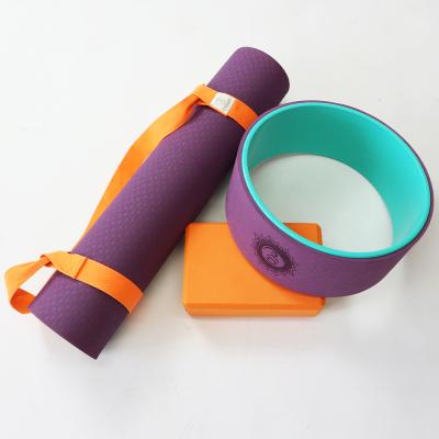 China Superior-Handle in Dry and Wet Exercise Custom 100% Custom Organic Gymnastics Printed Tape Yoga Folding Mat for sale