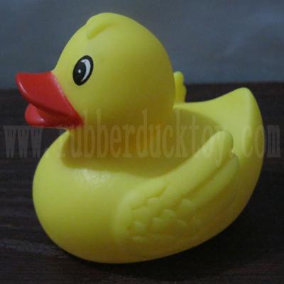 China Cheap Manufacture 6cm Bath Toy Wing Waving Rubber Duck, Flying Rubber Duck, Wing Rubber Duck Bath Toy for sale