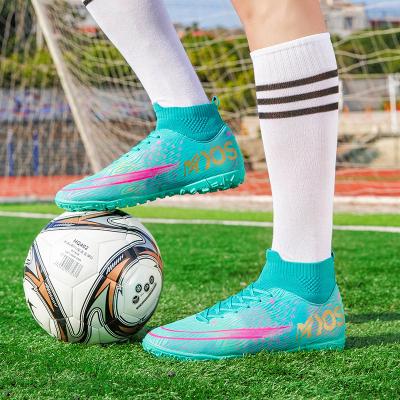 China Wholesale Large Size Broken Flight Woven Woven Stadium Training Sports Shoes Breathable Sleeve Cover Couples Soccer Shoes Grass Field Nails/Indoor Shoe for sale