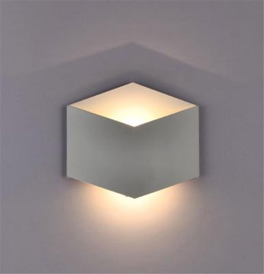 中国 Remote Control Popular Nordic Unique Aluminum Wireless Wall Led Light 販売のため