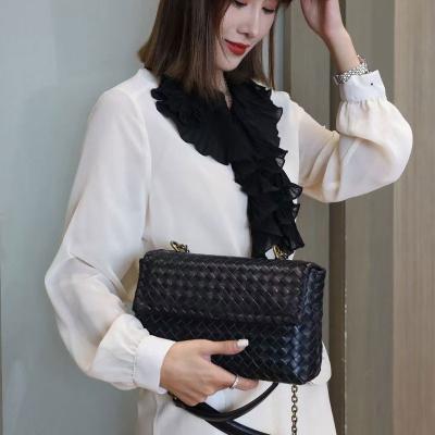 China Factory Wholesale Designer BV Pure Handwoven Women's Single Shoulder Messenger Bag 2022 Leather Bag New Waterproof Bag for sale