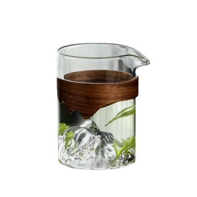 China Sustainable 240ml Thickened Clear High Borosilicate Glass Fair Cup With Tea Dispenser for sale