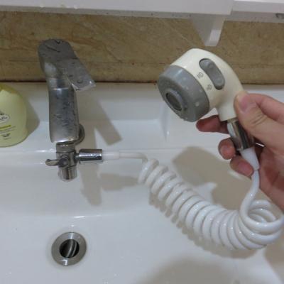 China With Diverter Bathroom Faucet Access Handheld Shower Spout Bath Set Water-Saving Shower Head Shampoo Artifact for sale