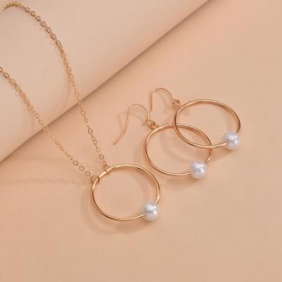 China Cocos Hawaiian Simple Personality Cring Fashionable Women's Clavicle Chain Pearl Necklace Round Earring Set Hawaiian Jewelry Wholesale for sale