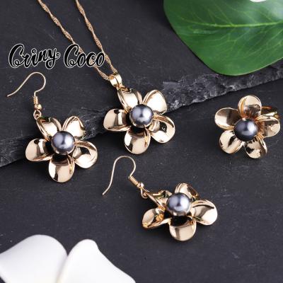 China Hawaiian Cring Cocos New Pendant Guam Filled Polynesian Flower Necklace 14k Gold Set Hawaiian Necklace 3 Pcs Jewelry Wholesale for sale