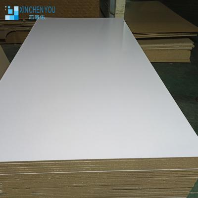 China Customized Melamine Moisture Proof White Laminated MDF Board MDF Sheet Fiberboard For Furniture In China for sale