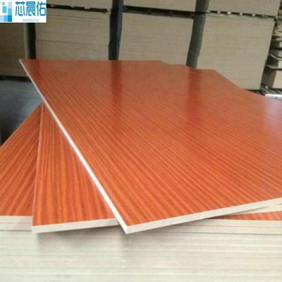 China 2021 sapele color 1220*2440*17/18mm furniture melamine moisture proof hot selling mahogany MDF BOARD for sale