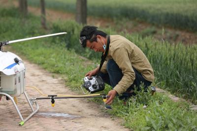 China Agricultural Pesticide Spraying Helicopter Unmanned Drone Crop Sprayer for sale