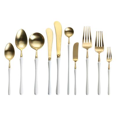 China Viable Fashion Design White Gold Cutlery Set Japan Style Knife Fork Spoon Sand Polish Dinnerware Set For Home Party for sale