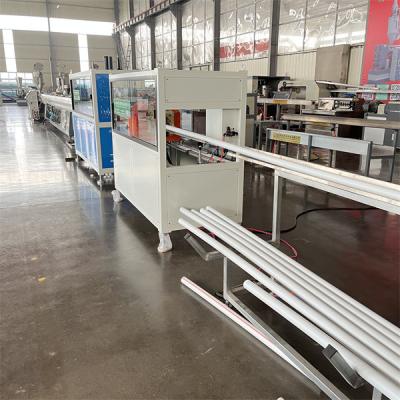 China 5-25m/min PP PPR PE PVC buis extruder machine meerlagig plastic buis maken machine Te koop