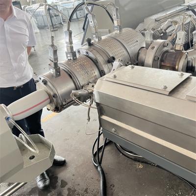 China 150-250kg/H Máquina de tubos de PP PE HDPE Máquina de fabricação de tubos de água de plástico à venda