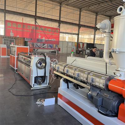 China Línea de producción de tuberías de PE de 37-55kw con inversor Hitachi y enrollador automático de 100 m / rollo en venta