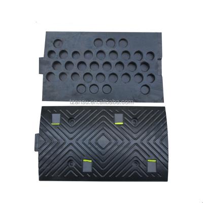 China Durable New Arrive Model 4cm Deceleration Ramp Road Bump Rubber Rear Speed ​​Bump for sale