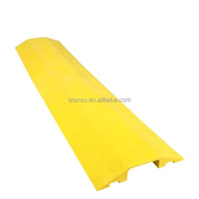 China Durable High Quality Rubber Floor Safety Safety Cable Protector Yellow Rubber Cover Protector De Cable for sale