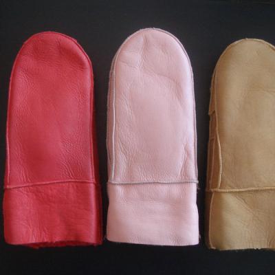 China Breathable and Comfortable Luxury Warm Woolen Fur Wrist Mitten Ladies Soft Leather Gloves for sale