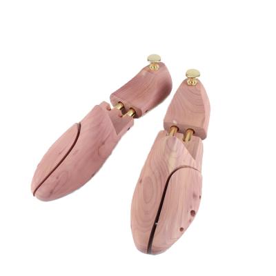 China Big Size Hot Selling Cedar Twin Size Adjustable Tube Men's Shoe Tree Brass Plated Button Button Shoe Tree Wood Tree Adjustable Wood Accessories for sale