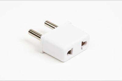 Chine UE 4.8mm voyagent l'adaptateur de prise, 6A tout en un CE de l'adaptateur 125/250V de voyage marqué à vendre