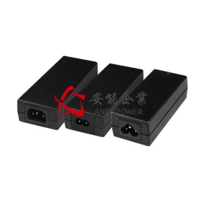 China 70W Schreibtisch-medizinischer Adapter der Reihen-12V 9V, Treffen L/CUL UL60601, TUV/RH EN/IEC 60601 zu verkaufen