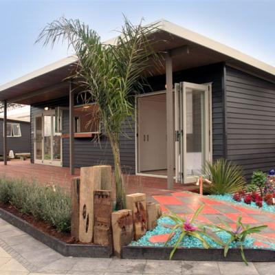 China Strong With Low Cost Portable Labor Housing Prefab Bungalow Homes Beach Prefab Homes for sale