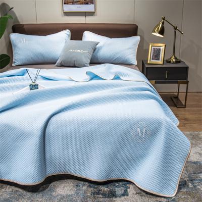 China 2022 Latest Folded Custom Design Mulberry Silk Bedding Set Soft Silk Bedding Sets for sale