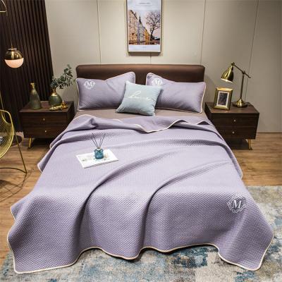 China Best Selling Folded Solid Color Summer Bedding Cover Set Home Bedding Sets Silk Bedding Cover Set for sale