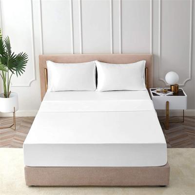 China OEM Service Folded Designers Covers White Bedding Set Bedding Set Hotel Comforter Sets for sale