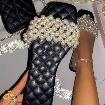 China Lady Sandals Diamond Slides Ladies Flat Shoes Summer Beach Slipper Fashion Trend Lovely Bead Women's Sandals for sale